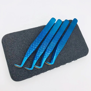 Pinzas para Pestañas MAHFOOZ INSTRUMENTS con Logotipo Personalizado, Herramienta de Volumen para Pestañas de Acero Inoxidable con Punta de Fibra, Probadas a Mano y Sostenibles - Product Image 2