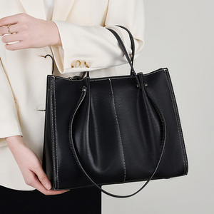 Sacs fourre-tout en cuir véritable pour femmes, logo personnalisé, design de mode de haute qualité, fermeture ouverte/à glissière, couleurs personnalisées pour usage professionnel - Product Image 3