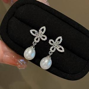 Boucles d'oreilles en pierre Hao incrustée de trèfle à quatre feuilles et de grosses perles de riz, design papillon, bijoux naturels - Product Image 5