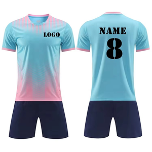 Rehaussez votre performance avec nos uniformes de football personnalisés haut de gamme. Des tenues de football légères et respirantes, conçues pour les champions. - Product Image 2