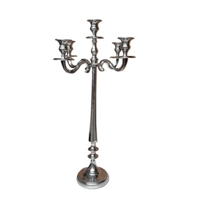 Elegante candelabro de metal para decoración de centro de mesa de boda con múltiples brazos y acabado de lujo. - Product Image 2