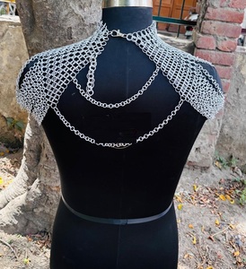 Armadura de hombro de malla medieval, collar de aluminio, disfraz plateado Yousuf Parvez - Product Image 3
