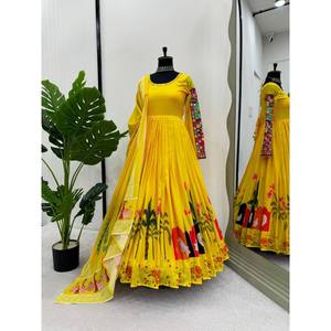 Ensemble Designer XL Gown et Dupatta Impression numérique et travail en miroir réel - Product Image 2