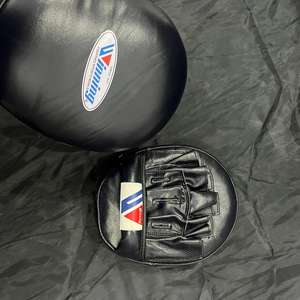 Guantes de Boxeo Personalizados de Cuero Vacuno de Alta Densidad con Espuma para Entrenamiento de MMA, Muay Thai, Kickboxing y Gimnasio - Product Image 1