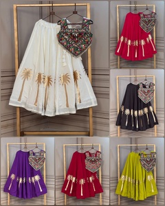 Conjunto de Lehenga Étnico Romano de Calidad de Exportación con Detalles de Gota de Coco, Blusa Completamente Cosida y Diseño de 24 Kali - Product Image 2