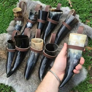 Corne à boire Viking 100% naturelle, écologique, faite à la main, en corne de buffle polie, style ange animalier, pour bière et vin, décoration d'intérieur - Product Image 1