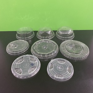 Couvercles en plastique PET/PP jetables, style moderne, prix bas, diamètre 93/95/120 mm, transparents, pour gobelets en plastique, type dôme ou plat. - Product Image 1