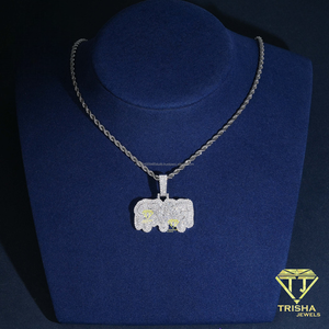 จี้หมีเพชรโมอิสซาไนต์ทรงพิเศษ เงินแท้ 925 ประดับเพชรแบบ Iced Out เครื่องประดับฮิปฮอปสั่งทำได้ หรูหรา ทันสมัย - Product Image 1