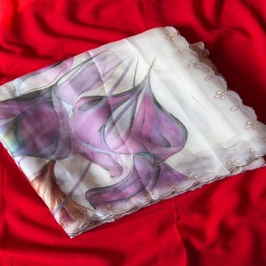 VASTRA COTTAGE Fendy Saree de Satén con Estampado Floral Digital Multicolor, Bordado Hecho a Mano y Borde Aari con Trabajo de Calado, Prenda de Diseño - Product Image 1