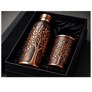 Bouteille isotherme moderne de luxe en cuivre avec tasse, motif taillé diamant, ensemble de voyage portable pour boissons - Product Image 4