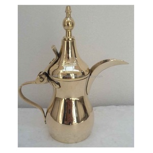 Juego de cafetera árabe Dallah personalizado, hecho a mano, de latón de lujo, con tazas de café árabe tradicionales para el hogar y hoteles. - Product Image 1