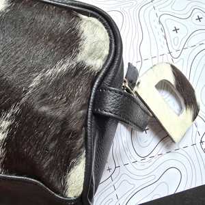 Trousse de Toilette en Cuir Premium avec Poils de Vache, Kit de Voyage en Cuir Véritable, Étui à Maquillage Personnalisable avec Logo, Vente en Gros LHON-0011 - Product Image 6