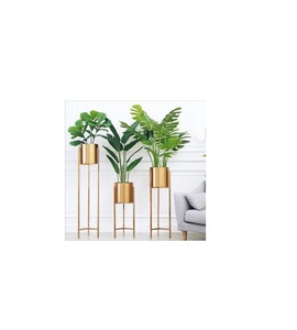 Support de jardinière en métal pour terrasse, conçu pour de magnifiques arrangements botaniques sur les toits, les balcons, les patios et les espaces extérieurs. - Product Image 1