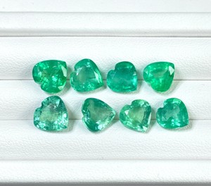 Esmeralda Zambiana Natural de Alta Calidad, Corte Corazón de 7-9 mm, 23.30 Quilates, Color Verde Medio, Piedra de Nacimiento de Mayo para Hacer Colgantes y Pendientes - Product Image 2