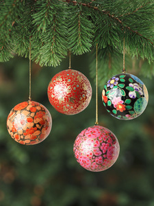 Adornos Navideños de Papel Pintados a Mano, Bolas Tradicionales para Colgar, Decoración Festiva Multicolor con Diseño Floral, Elegantes y de Alta Calidad - Product Image 1