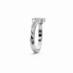 Bague de luxe Royal Brilliance en or blanc 18 carats avec diamant créé en laboratoire, 14 pierres, clarté VVS, certifiée IGI, couleur diamant blanc E - Product Image 2