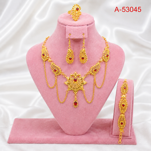 ชุดสร้อยคอและกำไลข้อมือประดับทอง 24K หรูหรา พร้อมจี้รูปทรงคุชชั่นประดับออนิกซ์  โซ่แบบกล่อง  ไข่มุกเทียม  สร้างในห้องปฏิบัติการ  ทันสมัยสำหรับผู้หญิง - Product Image 1