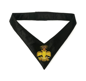 Collar Masónico del Rito Escocés de 33.º Grado, Hecho a Mano, con Alas Descendentes, Cinta Negra, Satén Negro y Bordado Dorado - Product Image 1