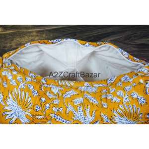 Pochette de maquillage matelassée en coton biologique, faite à la main en Inde, trousse de toilette zippée, design imprimé multicolore - Product Image 5