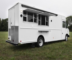 Camion de restauration mobile de 18 pieds avec cuisine complète pour BBQ, bubble tea et bière, idéal pour restaurant mobile - Vente en gros - Product Image 1