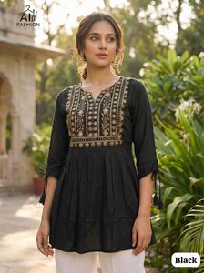 Haut court élégant pour femme en rayonne brodée, style occidental tendance, idéal pour les soirées, les sorties décontractées et les collections de mode. - Product Image 3