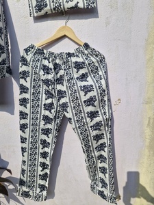 Ensemble de pyjama en coton imprimé à la main avec pochette, vêtements de détente pour femmes, ensemble de nuit coordonné, vêtements de nuit doux et respirants - Product Image 3