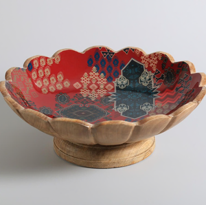 Tazón de madera hecho a mano para servir ensaladas con un colorido diseño floral y de mariposas a precio económico. - Product Image 4