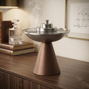 Quemador de incienso de lujo en negro mate y dorado con un diseño único con ranuras, agrega un toque de opulencia a la decoración de tu hogar. - Product Image 5