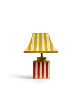 Lampe de table en métal de luxe avec abat-jour doré brossé, construction en fer de qualité supérieure, éclairage ambiant chaleureux pour intérieurs élégants - Product Image 6