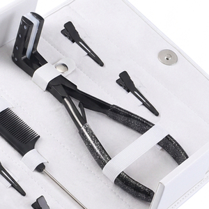 Kit d'outils pour extensions de cheveux noirs TEEJAY, best-seller, avec pinces, peigne et clips dans un étui de protection blanc - Product Image 5