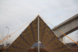 ผ้าใบกันแดด CAMPTOWN HEXA TARP F/T แบบพิมพ์ลาย สำหรับตั้งแคมป์ กันรังสียูวี กันน้ำ ใช้เป็นที่พักพิงกลางแจ้ง กันแดด สำหรับปิกนิกและการเดินทาง - Product Image 4