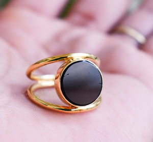 Bague en onyx noir plaquée or 18 carats, bague unisexe en argent faite à la main avec onyx noir - Product Image 4