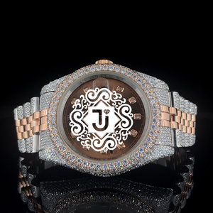 Reloj de Diamantes Mossiante de Lujo y Calidad Premium, Completamente Cubierto de Diamantes, con Acero Inoxidable, para Fiestas y Eventos, Disponible para la Venta - Product Image 1