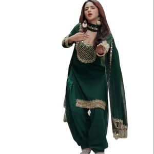 Robes Salwar Kameez / Anarkali traditionnelles pour femmes, style culturel punjabi, tissu faux georgette, taille M à XXL, travail au miroir. - Product Image 1