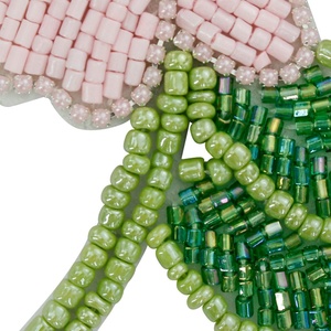 Llavero bordado a mano ecológico con diseño de ángel, broche bohemio con cuentas y bordado de hojas verdes - Product Image 5