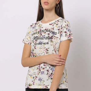 T-shirts pour femmes en coton bio, tissu doux et écologique avec option d'impression personnalisée. T-shirts à col rond pour femmes, impression personnalisée. - Product Image 1