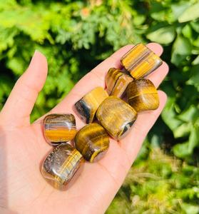 Vente en gros d'agates naturelles de haute qualité, polies à la main, œil de tigre, cristal, 15-30 mm, formes personnalisées, décoration Feng Shui pour la maison - Product Image 1