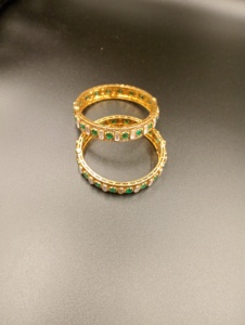 กำไลข้อมือผู้หญิง AMAIRA JEWELS ชุบทองบนเงินแท้ ประดับด้วยพลอยสีเขียวทรงเหลี่ยมมรกต ดีไซน์ทันสมัย เหมาะสำหรับเป็นเครื่องประดับหมั้น - Product Image 4