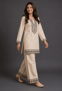 Ensemble Kurta et pantalon droit brodé en mélange de coton pour femme KV (Beige) - Réversible, séchage rapide, tenue décontractée d'automne pour mariage et fête - Product Image 2