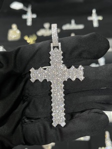 Colgante de Cruz Personalizado con Incrustaciones de Diamantes de Imitación, Plata 925 con Baño de Rodio, Moissanita, Joyería de Lujo Estilo Hip Hop, Unisex - Product Image 1