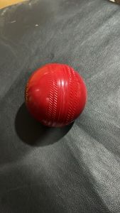 ลูกคริกเก็ต PU สีตามสั่ง ลูกนุ่มสำหรับฝึกซ้อม เหมาะสำหรับเด็กและผู้ใหญ่ ฝึกซ้อมและเล่นเกม - Product Image 3