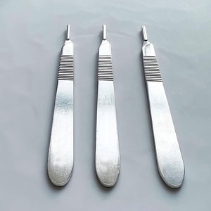 Lame de scalpel chirurgical vétérinaire avec manche – Kit d'instruments et d'équipement pour interventions animales – Ensemble de lames et de manches de scalpel - Product Image 5