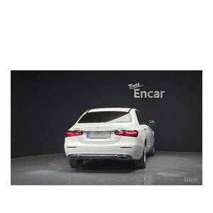 Mercedes-Benz Classe E E250 Exclusive Modèle Octobre 2023 avec 24 223 km, boîte automatique, sièges en cuir, caméra de recul - Product Image 4