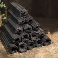 Briquettes hexagonales de charbon de bois noir à haute densité en sciure de bois dur, valeur calorifique 7000-8000 Kcal/kg, teneur en cendres 3,0-5,0%, pour barbecue