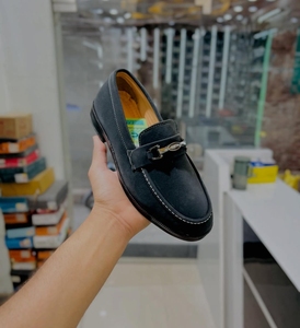 Men's Black Faux Suede Loafers Round Toe Slip-On With Metal Buckle Decoration Comfortable Rubber Outsole All Seasons <b>Flats</b> - Product Image 4