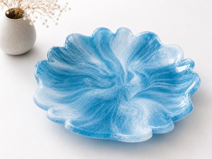Bol décoratif en résine artistique de qualité supérieure, design artisanal pour la décoration intérieure moderne. - Product Image 4