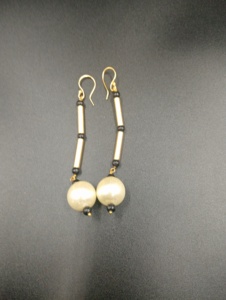 Boucles d'oreilles pendantes Amaira Jewels en laiton plaqué or, coupe princesse, avec boule d'ambre et perle sertie, style nœud papillon, bijoux de mariage pour femme - Product Image 6