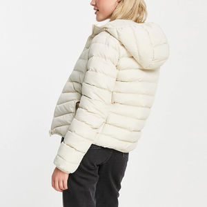 Chaqueta Vaquera con Capucha para Mujer, Color Sólido, Manga Corta, Cierre con Cremallera, Diseño con Logotipo, Transpirable, Resistente al Viento, Moda Primavera, Verano, Otoño - Product Image 3
