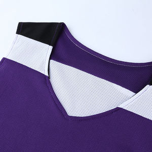 Ensemble d'uniformes de basket-ball personnalisés, maillots d'équipe sur mesure avec shorts à taille élastique assortis - Product Image 3