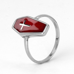 Bague en forme de cercueil en acier inoxydable 316L ton argent Zoryn avec croix en émail rouge, esthétique gothique sombre, bijoux unisexe, idéal - Product Image 1